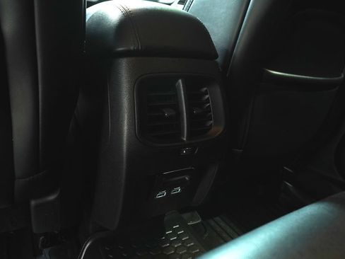 Used 2019 Jeep Cherokee Latitude Plus AWD/4WD image 13