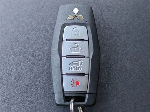 New 2025 Mitsubishi Outlander SE image 33