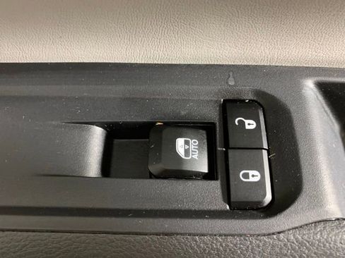 Used 2025 Jeep Compass Limited image 32