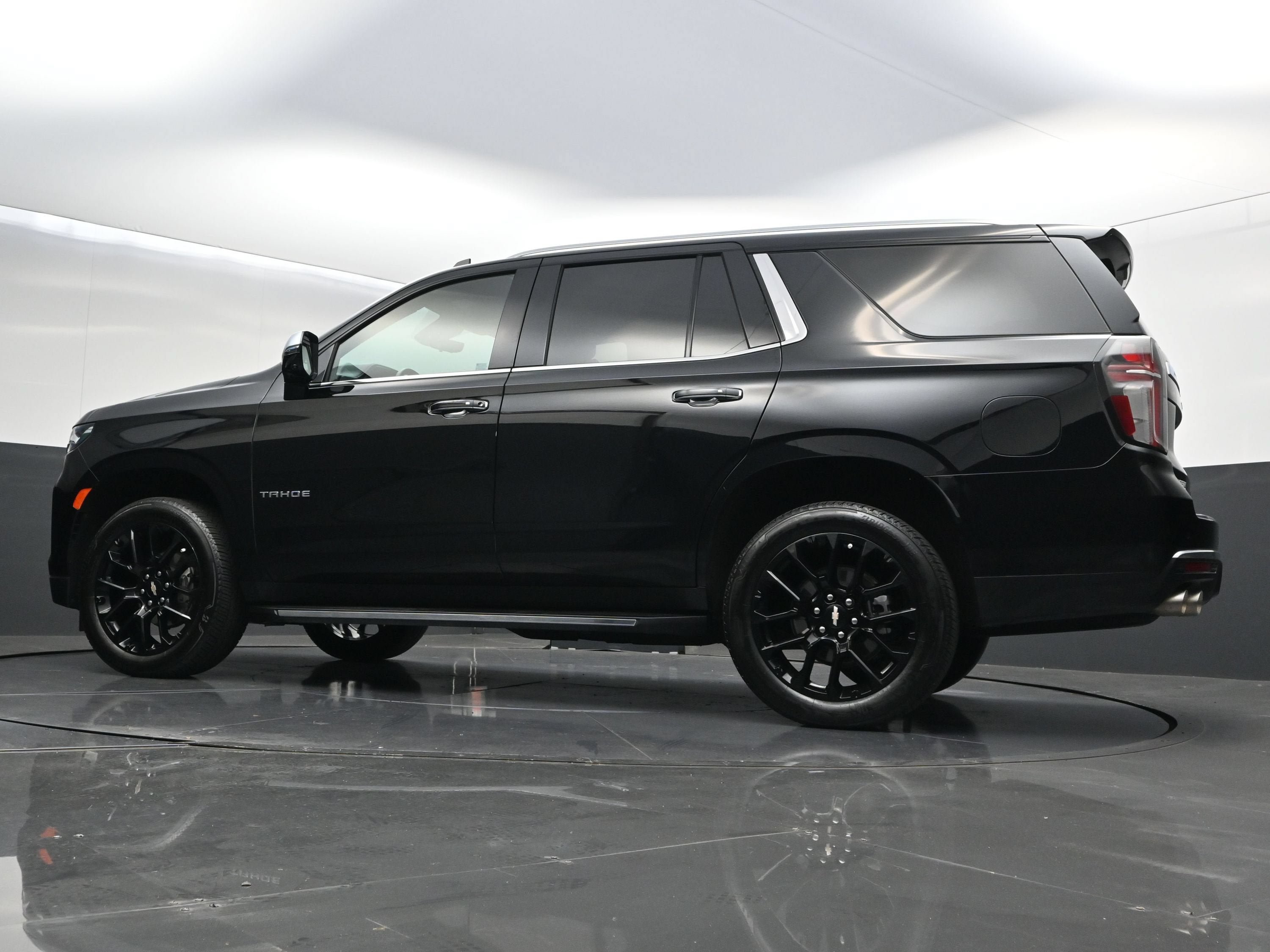 Used 2024 Chevrolet Tahoe Premier w/ Premium Package AWD/4WD image 48