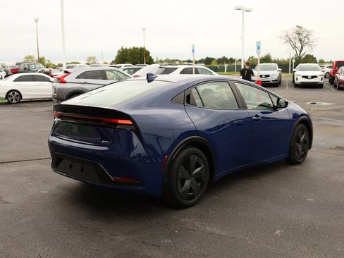 Used 2024 Toyota Prius LE FWD image 5