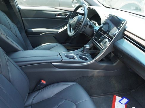 Used 2022 Toyota Avalon XLE FWD image 10