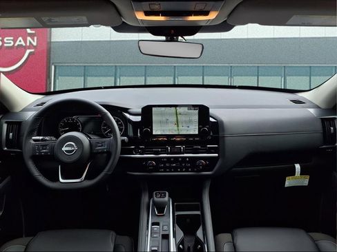 New 2025 Nissan Pathfinder SL image 12