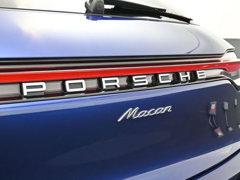 Certified 2025 Porsche Macan image 14