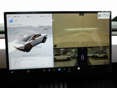 Used 2024 Tesla Cybertruck AWD Crew Cab image 18