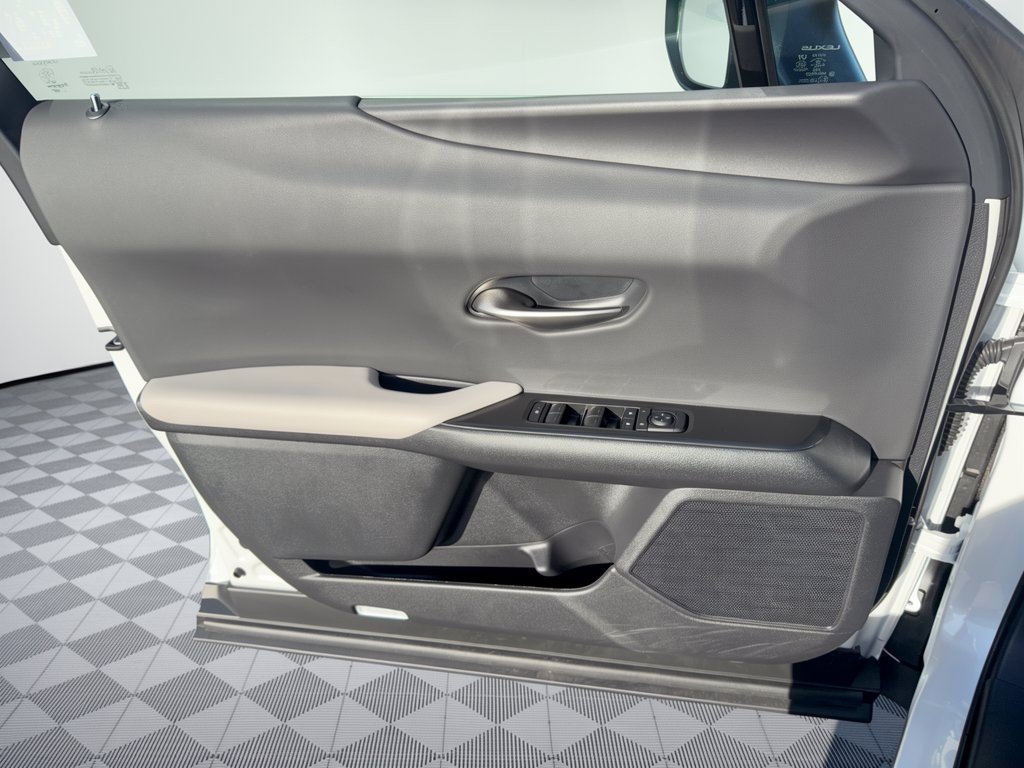 Certified 2025 Lexus UX 300h FWD w/ Accessory Package (Z2) image 15