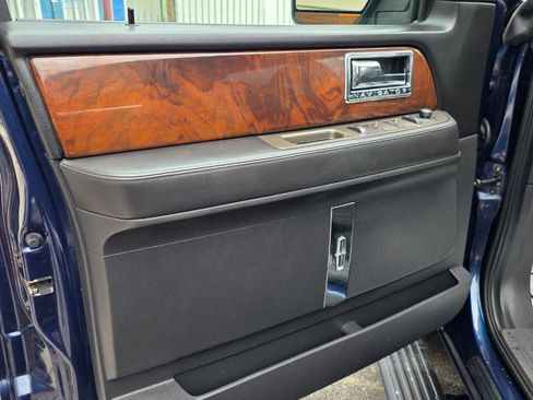Used 2014 Lincoln Navigator 4WD image 30