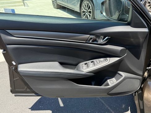 Used 2018 Honda Accord LX image 32