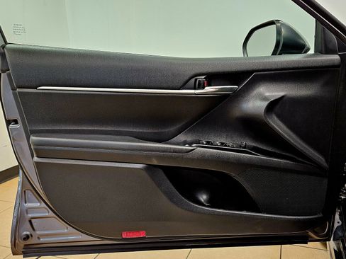 Used 2020 Toyota Camry SE image 12