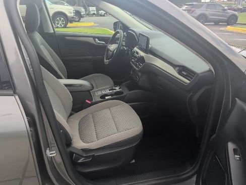 Used 2021 Ford Escape SE w/ Cold Weather Package image 19