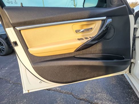 Used 2017 BMW 330i Sedan RWD image 17