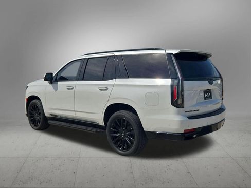 Used 2021 Cadillac Escalade Premium Luxury AWD/4WD image 4
