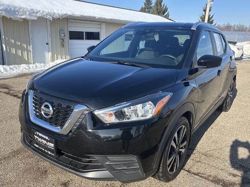Used 2020 Nissan Kicks SV image 9