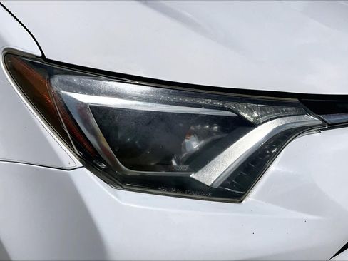 Used 2016 Toyota RAV4 XLE AWD/4WD image 28