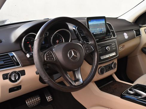 Used 2019 Mercedes-Benz GLE 400 4MATIC image 19