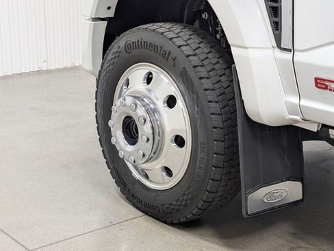 Certified 2025 Ford F450 Platinum w/ Platinum Plus Package AWD/4WD image 2