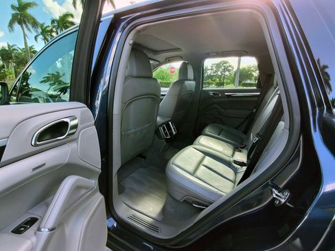 Used 2014 Porsche Cayenne AWD/4WD image 9