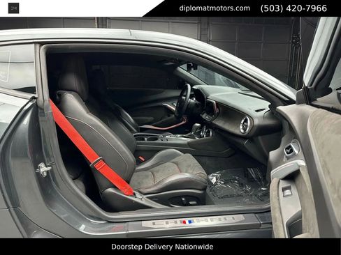 Used 2018 Chevrolet Camaro ZL1 RWD image 19