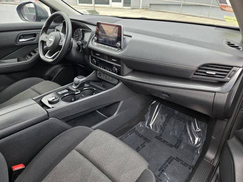 Used 2024 Nissan Rogue SV image 31