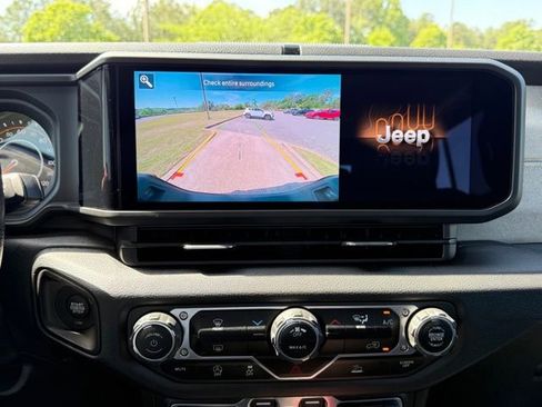 Used 2024 Jeep Gladiator Sport AWD/4WD image 20