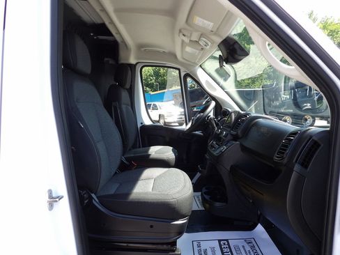 Used 2025 RAM ProMaster 2500 w/ U-Haul Equipment Group FWD image 33