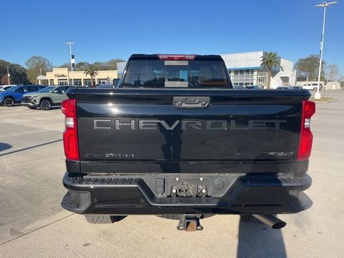 Used 2024 Chevrolet Silverado 2500 ZR2 w/ Technology Package image 6
