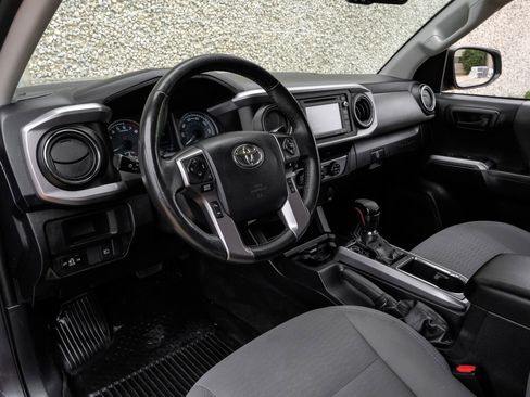 Used 2019 Toyota Tacoma SR5 RWD image 2