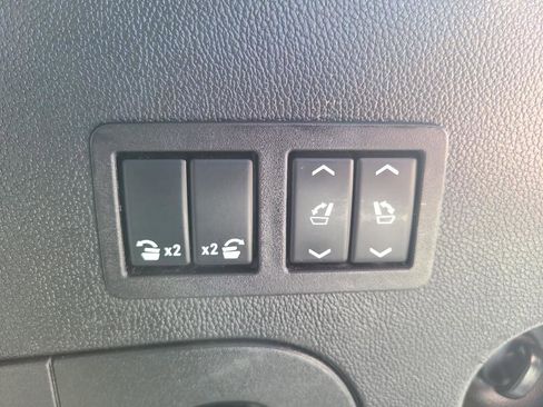 Used 2020 Cadillac Escalade Premium Luxury image 37