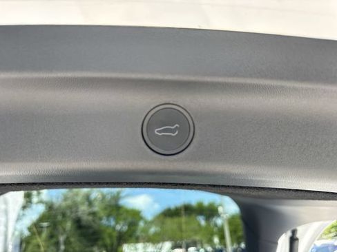Used 2024 Tesla Model Y Long Range AWD/4WD image 25