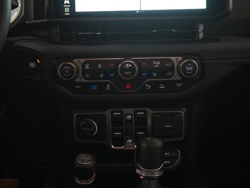 Used 2024 Jeep Wrangler High Altitude AWD/4WD image 16