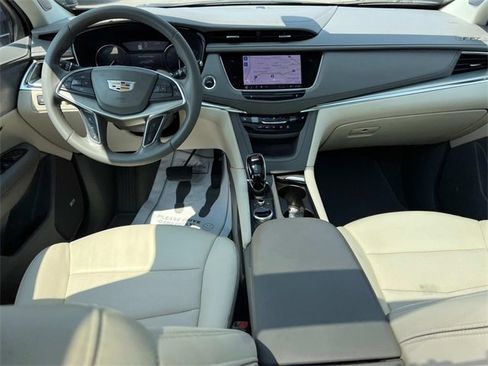 Certified 2022 Cadillac XT5 Premium Luxury image 3