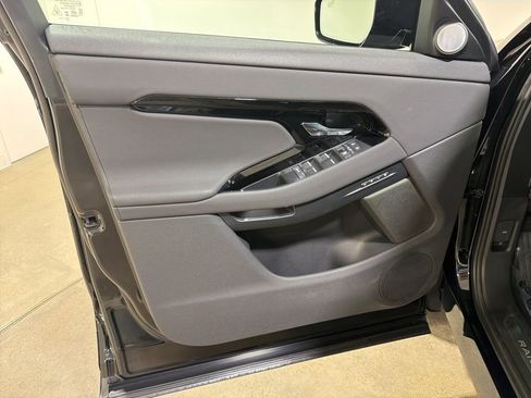 Used 2025 Land Rover Range Rover Evoque Dynamic SE image 9