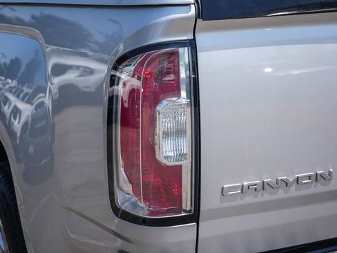 Used 2016 GMC Canyon 2WD Crew Cab w/ Trailering Package image 12