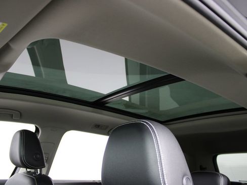 Used 2023 Volkswagen Atlas SE w/ Panoramic Sunroof Package image 10