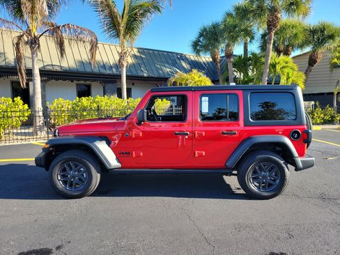 Used 2024 Jeep Wrangler Unlimited Sport AWD/4WD image 9