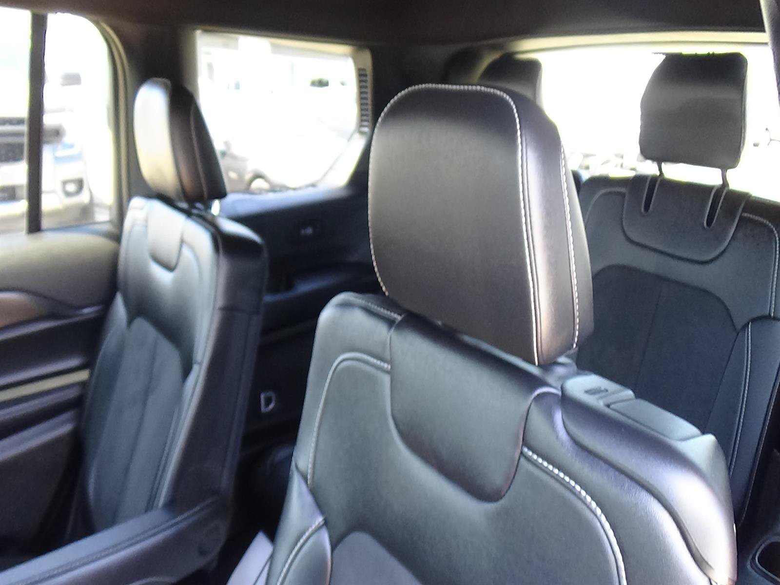Used 2025 Jeep Grand Cherokee L Altitude AWD/4WD image 16