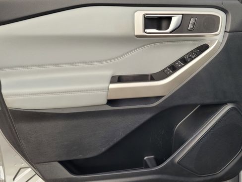 Used 2022 Ford Explorer XLT w/ Equipment Group 202A image 16