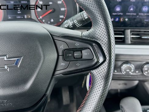 Used 2024 Chevrolet Trax RS FWD image 17