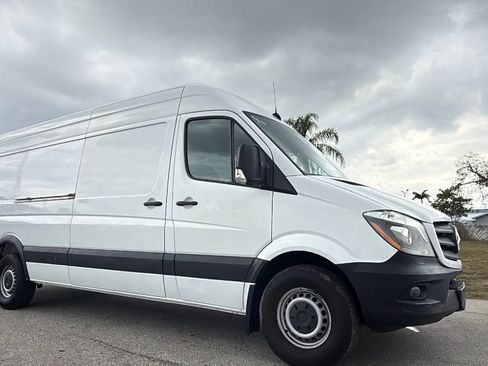 Used 2017 Mercedes-Benz Sprinter 2500 image 6