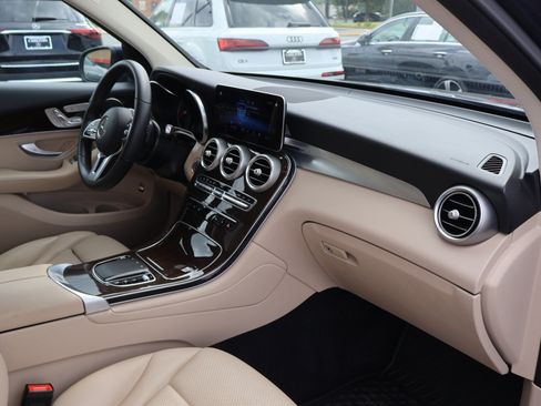 Used 2022 Mercedes-Benz GLC 300 image 27