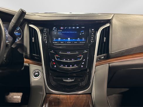 Used 2020 Cadillac Escalade Premium Luxury image 30