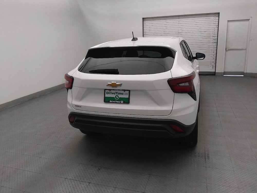 Used 2025 Chevrolet Trax LS FWD image 7