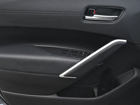 Used 2025 Toyota Corolla Cross XSE w/ Convenience Package image 13