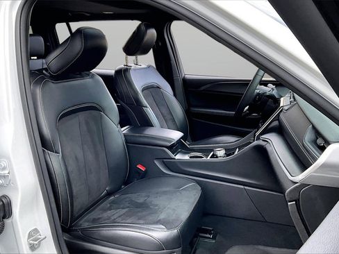 Used 2024 Jeep Grand Cherokee L Altitude image 23