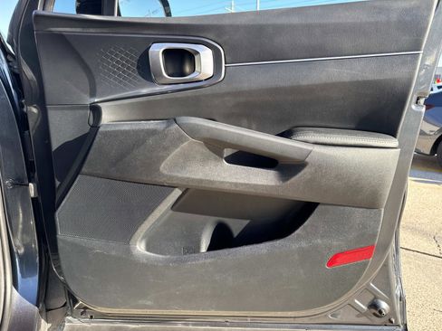 Used 2023 Kia Sorento S image 13