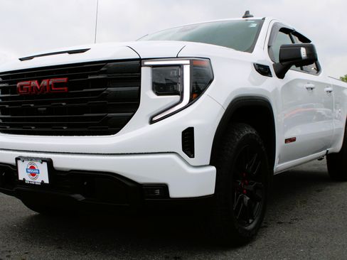 Used 2023 GMC Sierra 1500 Elevation w/ Preferred Package AWD/4WD image 1
