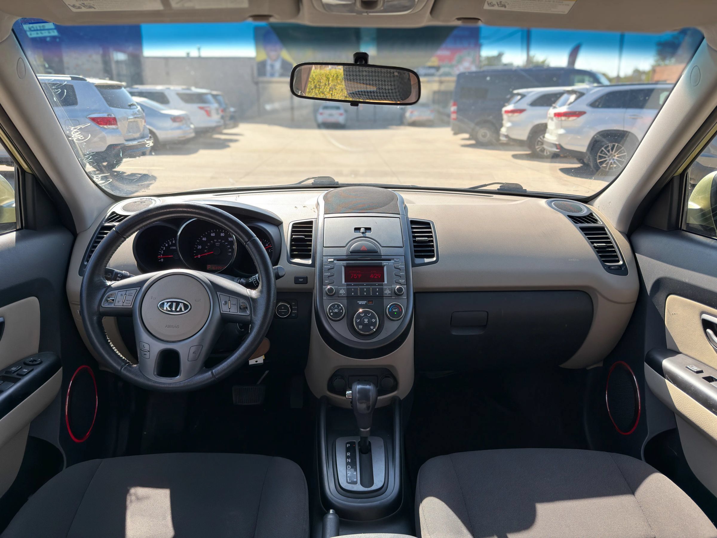 Used 2010 Kia Soul ! FWD image 10