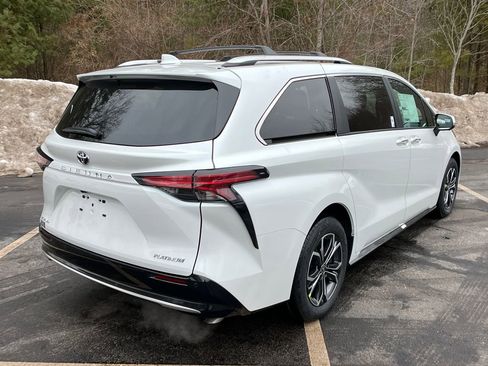 New 2026 Toyota Sienna Platinum image 5