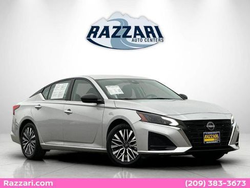 Used 2024 Nissan Altima 2.5 SV image 1