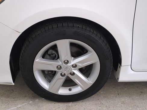 Used 2014 Toyota Camry SE FWD image 25